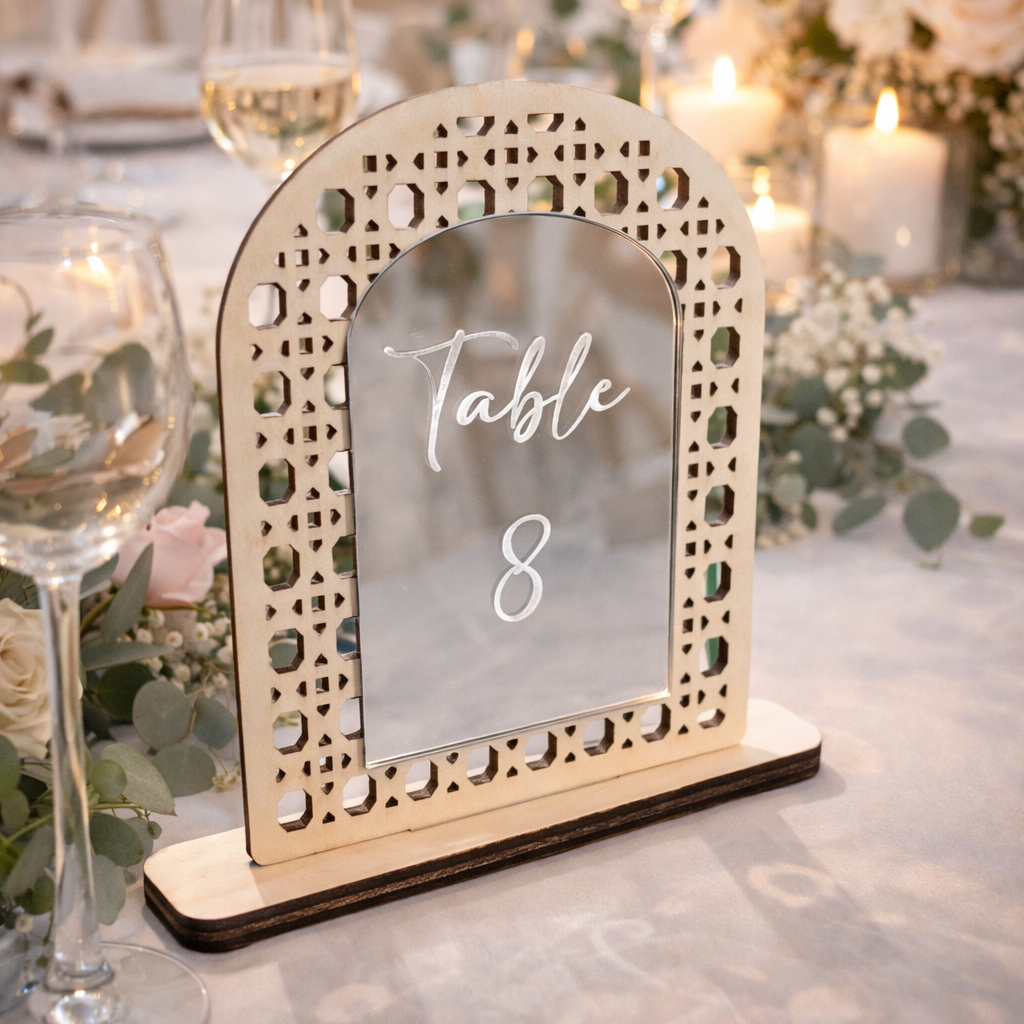 Nom ou numéro de table en bois et plexi cannage