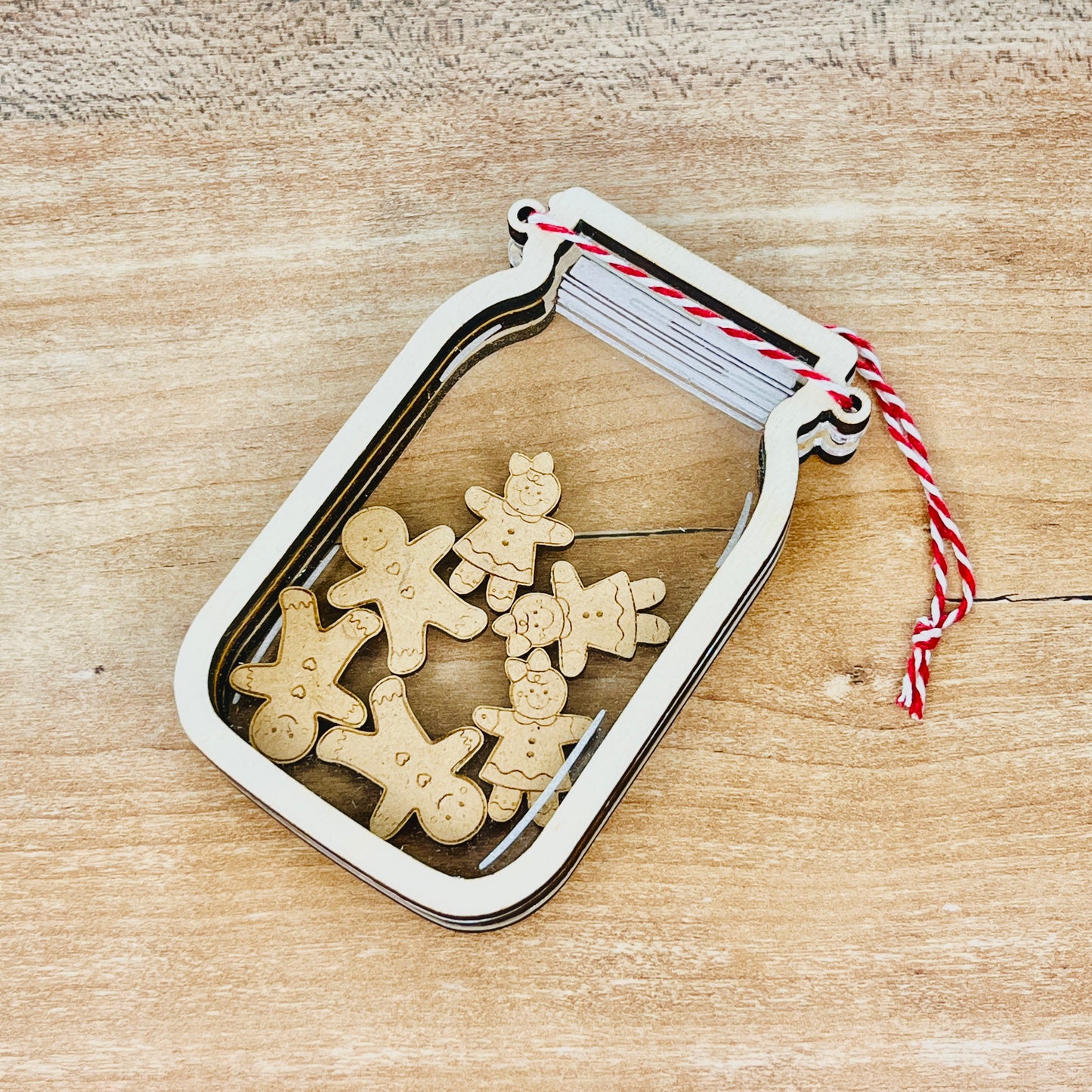 Suspension de Noël : Bocal pains d'épices famille