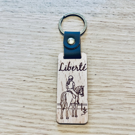 Porte-clés en bois lanière simili cuir personnalisable